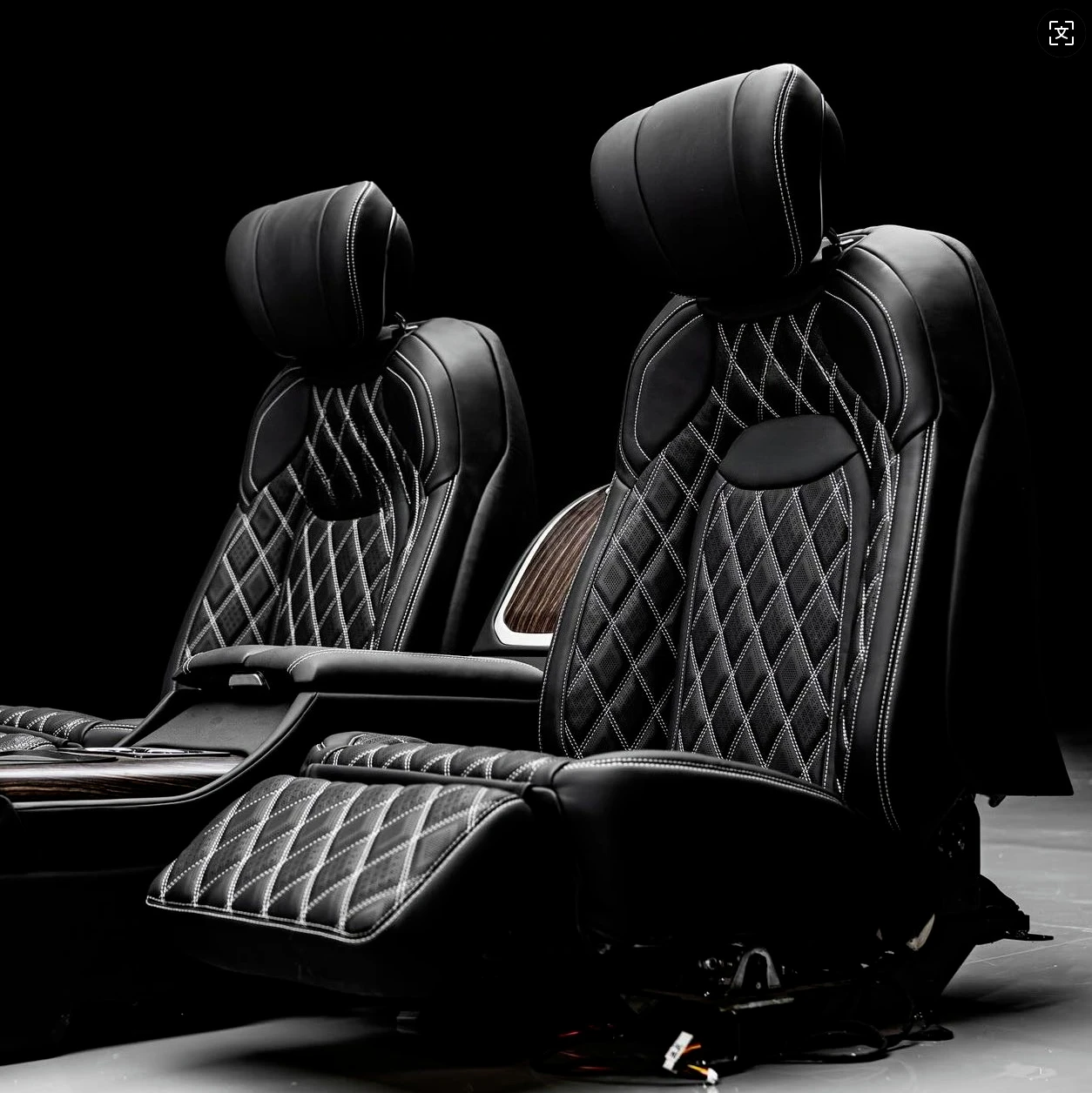 China Customized Luxury Auto Seat for To-yo-ta Land Cruiser 300 LX600 LX700 Land Cruiser MBS Car Seat