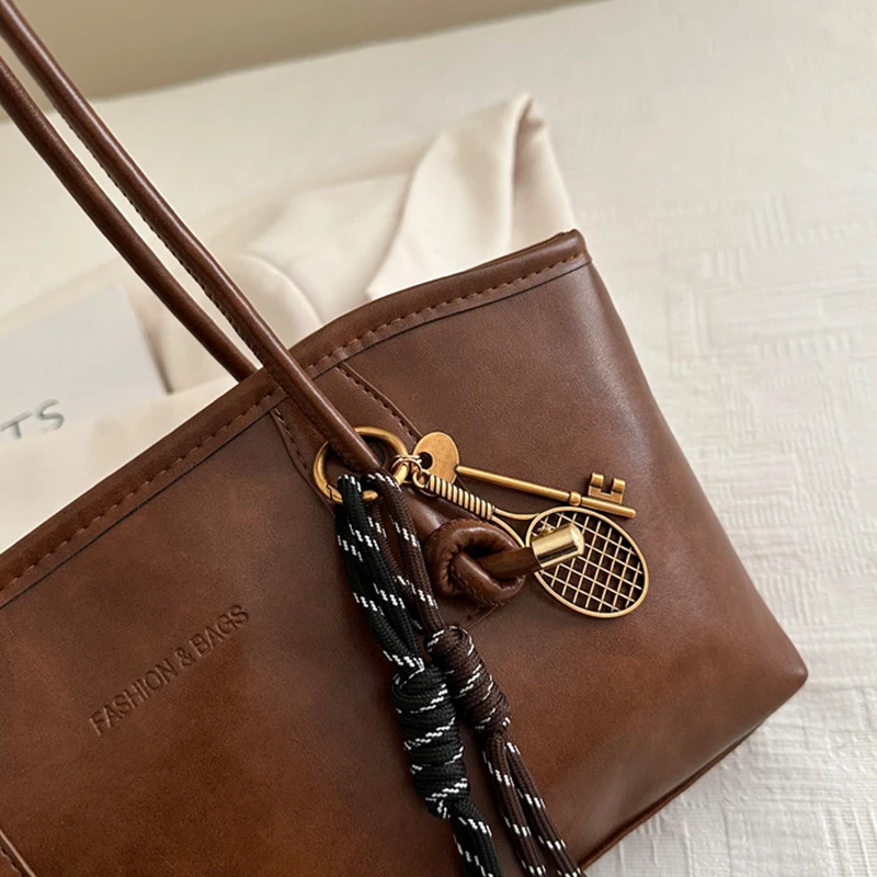 حقيبة كتف نسائية عتيقة حقيبة يد أوروبية أمريكية متقدمة بسيطة حقيبة يد كبيرة متعددة الاستخدامات للإبط قلادة ЖеСыыыыыыы