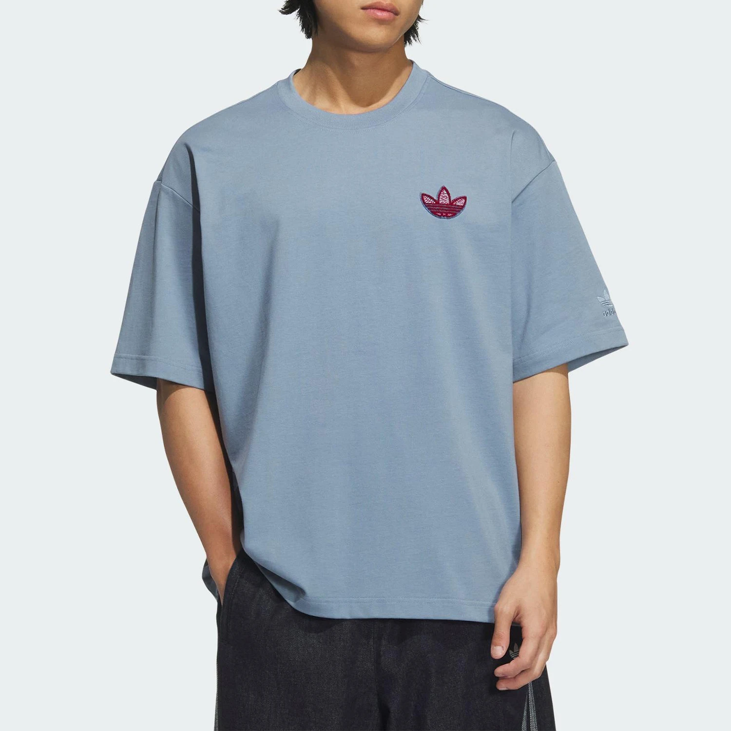 

Adidas genuine Three Stripes Men's Round Neck Minimalist Knitted T-Shirt KE5892