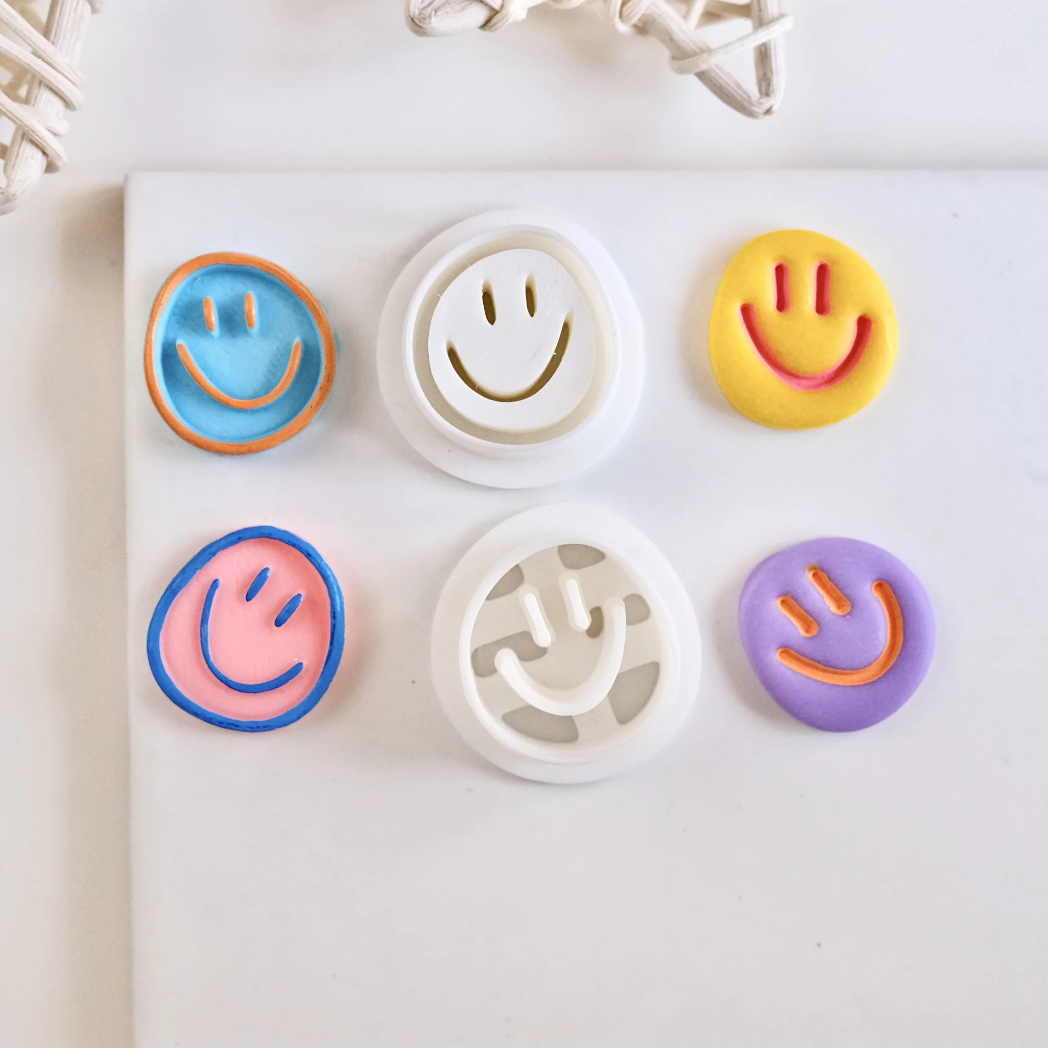 2pcs Embossed Smiling Face Shape Polymer Clay Earrings Cutters Set Boho Clay Cutting Molds for Jewelry Pendant Necklace Making