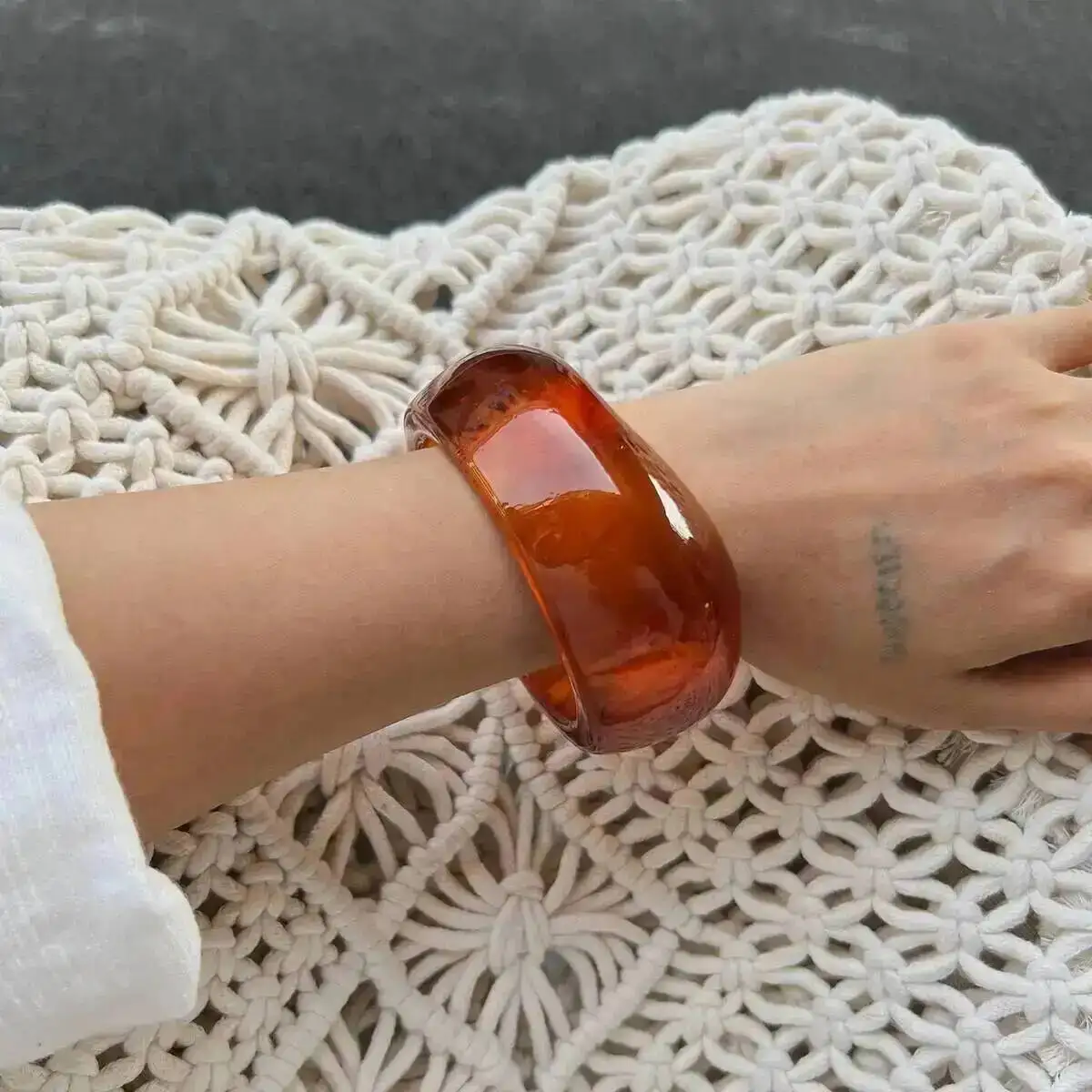 SHIXIN 4 Styles Trendy Orange Beige Thick Resin Acrylic Bracelet for Women Elegant Geometry Smooth Round Bangle Bracelet on Hand
