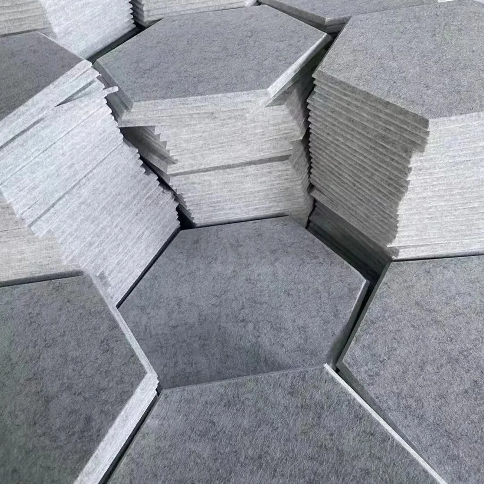 0.9cm 18PC 30x26cm Hexagon Sound-absorbing Panels Acoustic Panels High Density Sound Noise Eliminate Echoes Room Decor for Interior Home Office Bedroom Studio Christmas Wall Panels Decoration Felt Cork Tiles Boards Decorative Self-adhesive Soundproof Pads