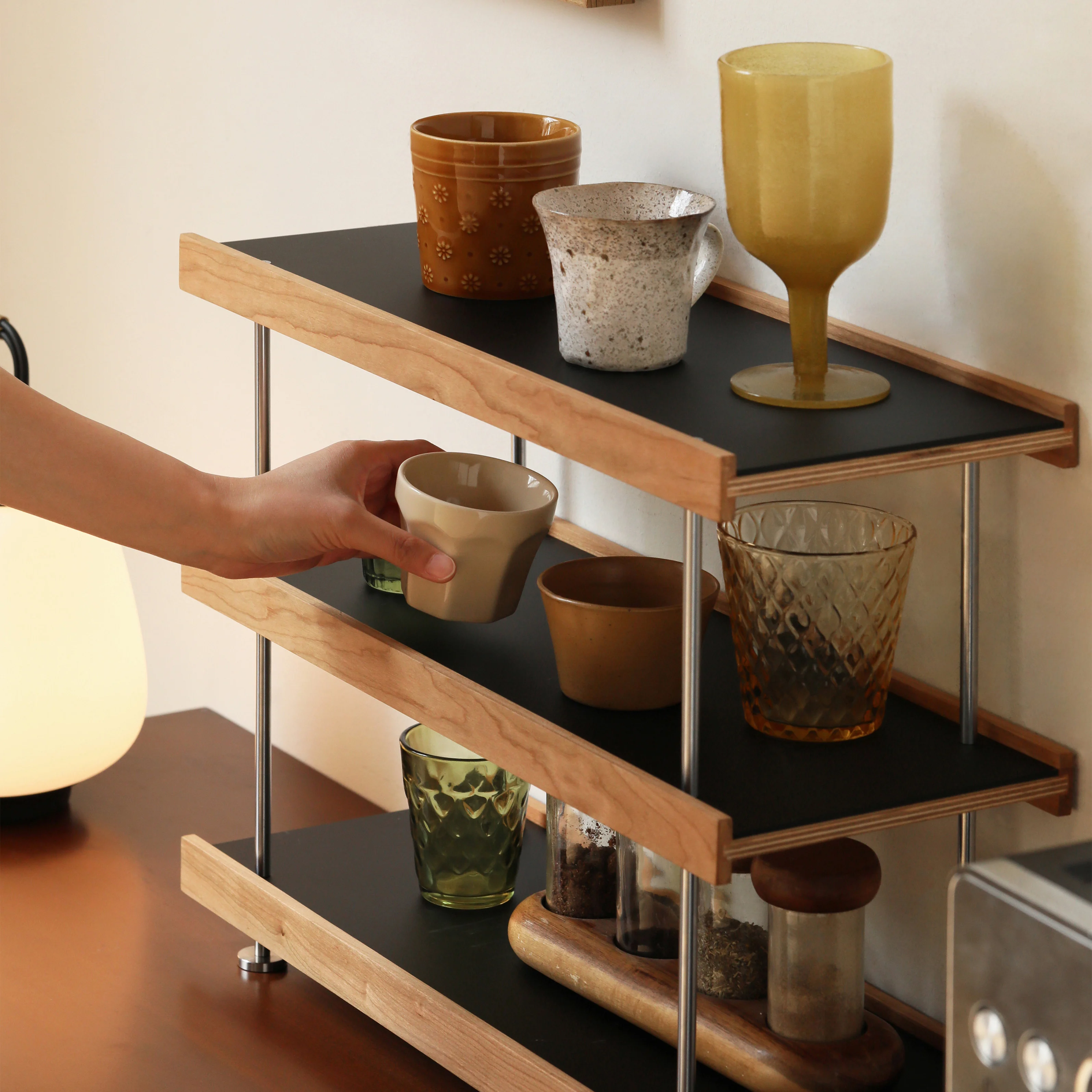 Kirschholz-Kosmetik-Organizer aus der Mitte des Jahrhunderts, Make-up-Aufbewahrungsregal, Parfüm-Display-Tablett für den Einsatz auf dem Waschtisch