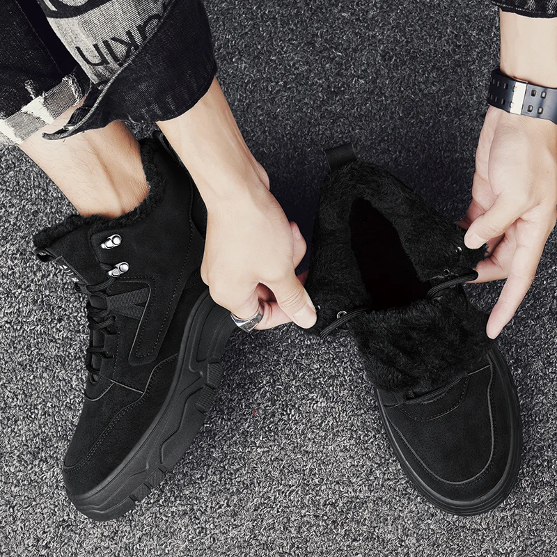 أحذية رجالية شتوية جديدة دافئة ومخملية أحذية قطنية غير قابلة للانزلاق أحذية غير رسمية مريحة موضة الشباب جوكر أحذية عالية الجودة في الهواء الطلق