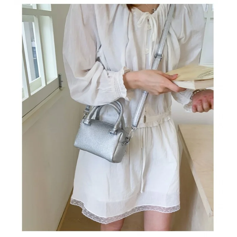 

Fashionable Commuter Bag For Women Elegant Leather Classic With Large Capacity Stylish For Daily Use And Solid Color