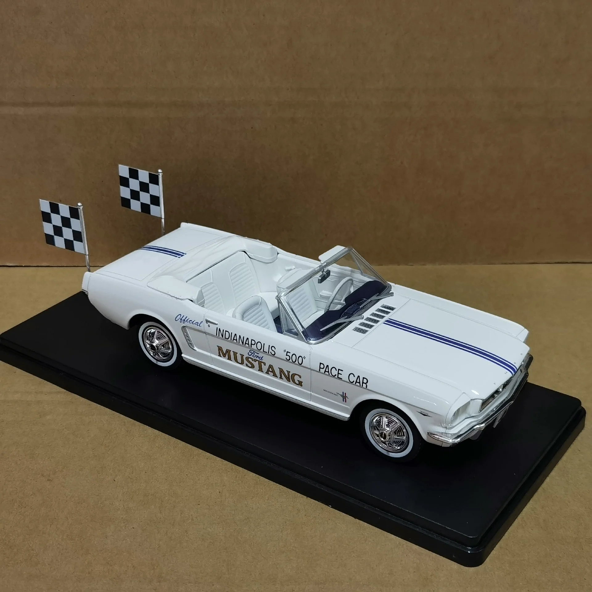 다이캐스트 IXO 1/24 스케일 포드 머스탱 1964 합금 자동차 모델 소장 장난감 선물 기념품 디스플레이 장식품