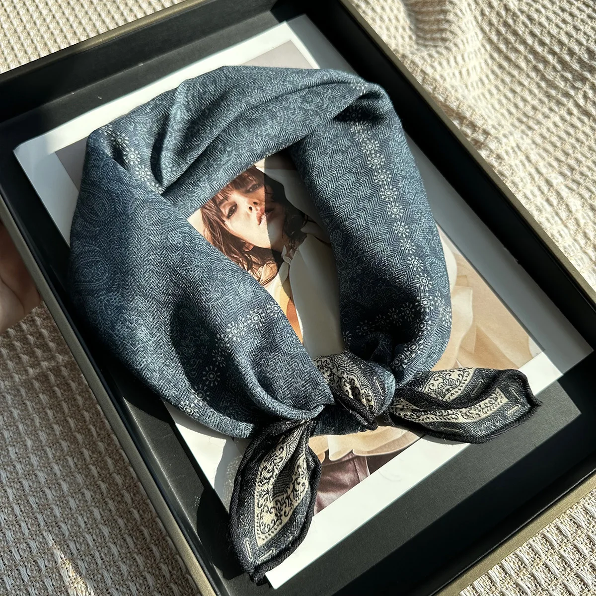 Autumn and Winter Warm Neck Protection Scarf 30% Silk+70% Wool Scarf Vintage Temperament and High-end Feel Shawl 65x65cm