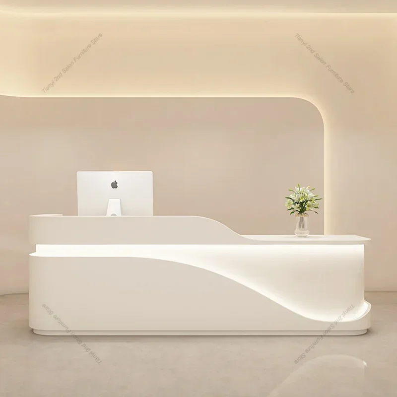 

Стойки регистрации для маникюрного салона в итальянском стиле Магазин одежды Высококачественные стойки регистрации салона красоты Простота мебели Receptie HBRD