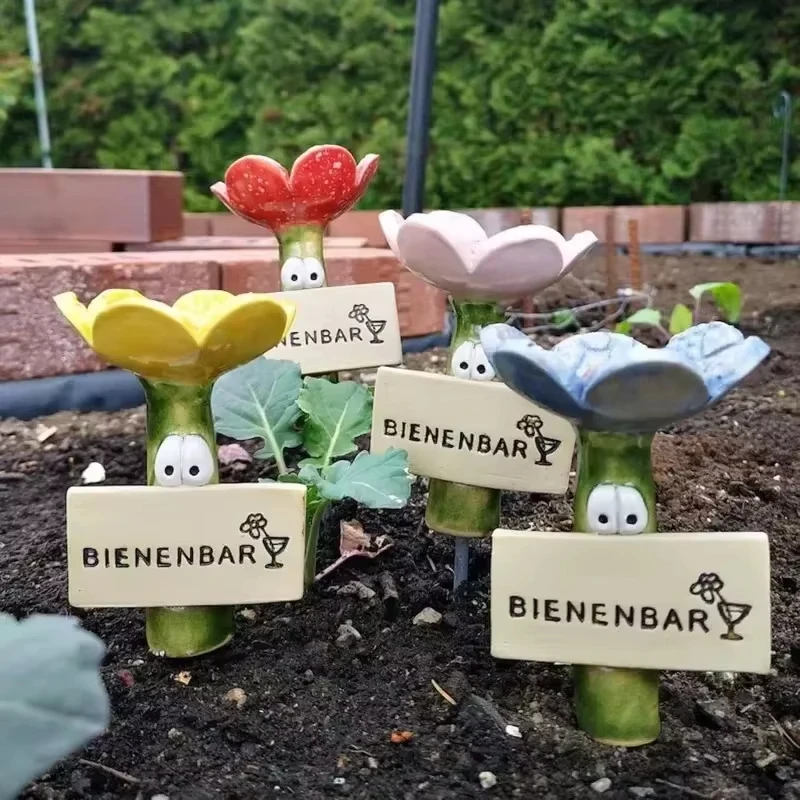 

New Bees Insect Drinking Cup Bee Drinking Fountain Cup Flower Shape Bees Water Feeder Dispenser Garden Feeding Drinker Decor