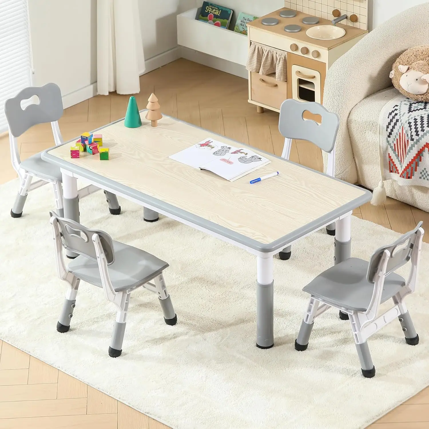 Conjunto de mesa infantil e 4 cadeiras, conjunto de mesa e cadeiras para crianças com altura ajustável com capas de borracha para pés, desktop graffiti para crianças