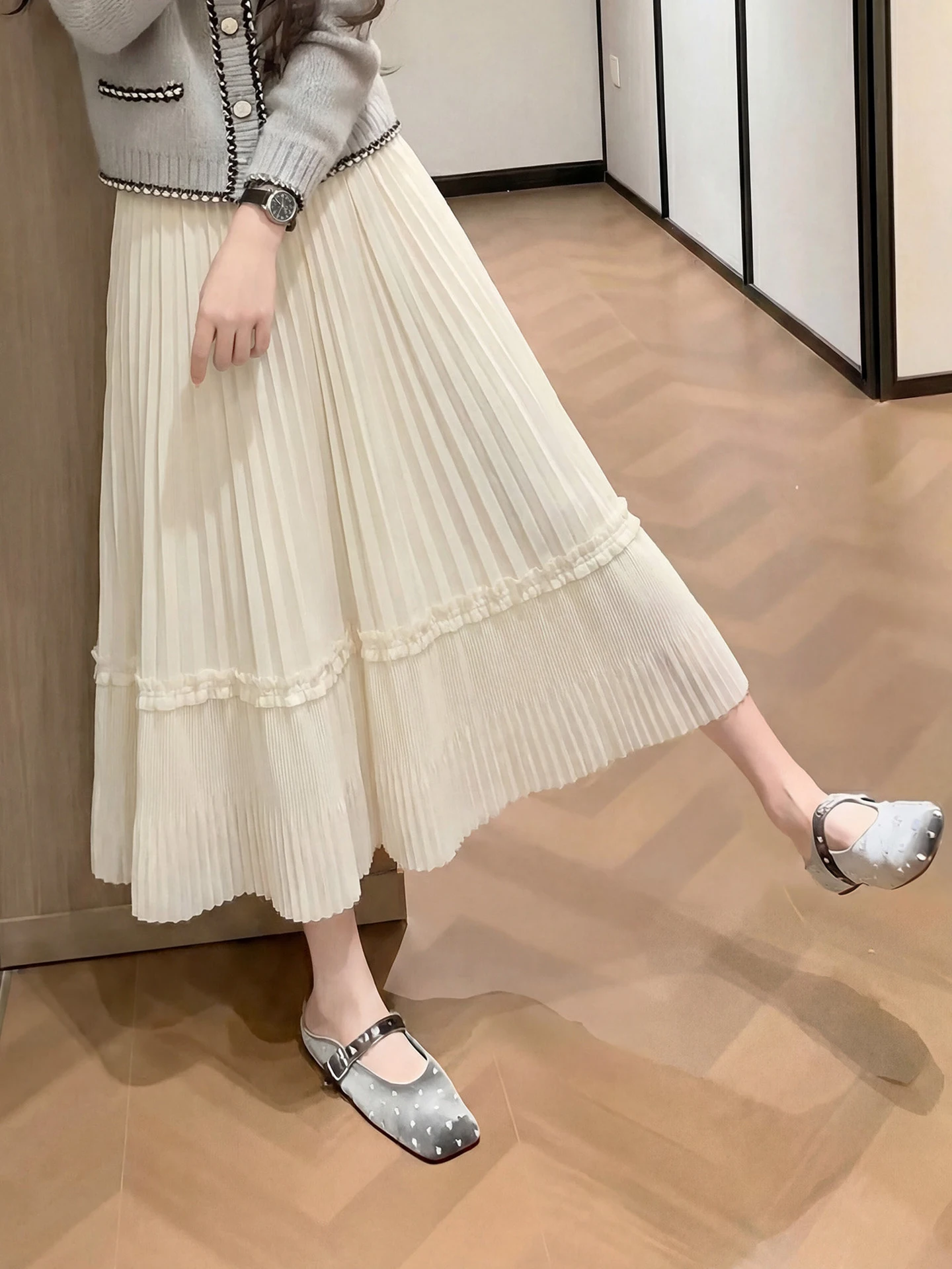 

Korean Style Pleated Skirt Loose Fit Mid-Length Women's Fashion Design Summer 2026 High Waist Elastic Waist Daily Wear