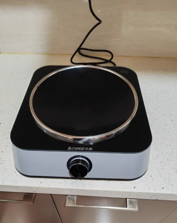 Kuchenka indukcyjna Zhi Gao 220V z blokadą bezpieczeństwa, wysoka moc, wok z wklęsłym kształtem, AF