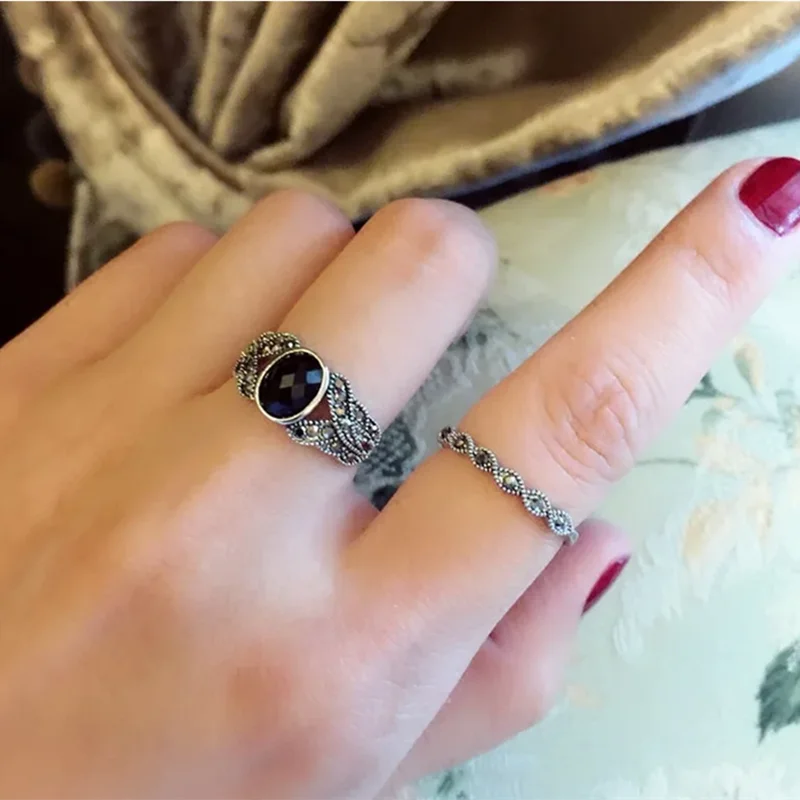 Ajojewel Black Small Rhinestone Vintage Simple Office Style Rings For Women OL Decoration Jewelry