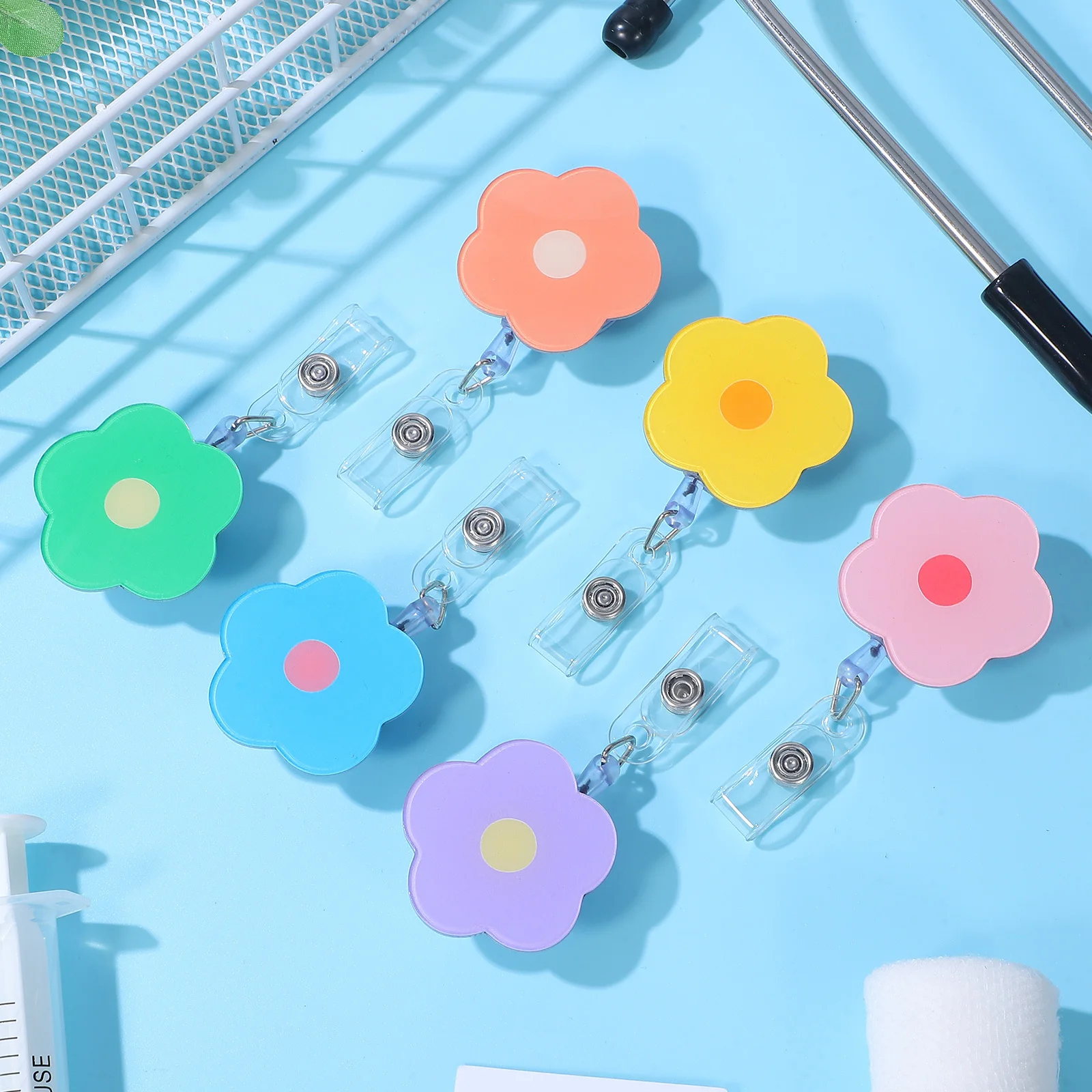 

6Pcs Retractable Badge Holders Flower Shaped Multi-Function Portable Id Card Holders Chest Card Clips Work Accessory Name Tag