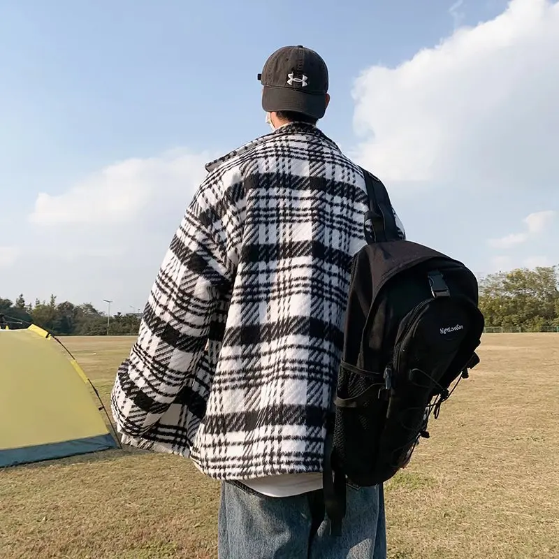 

Мужское пальто из смесовой шерсти: гладкое, глянцевое, блестящее, сияющее, мерцающее, шелковистое, атласное, бархатистое, пушистое