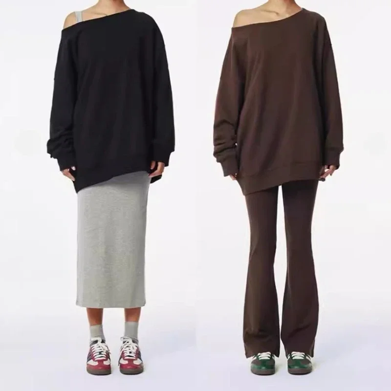 Le design de l'épaule inclinée de rue est ample et large, pull lourd, Spice Girl à épaules dénudées et fin, haut de niche