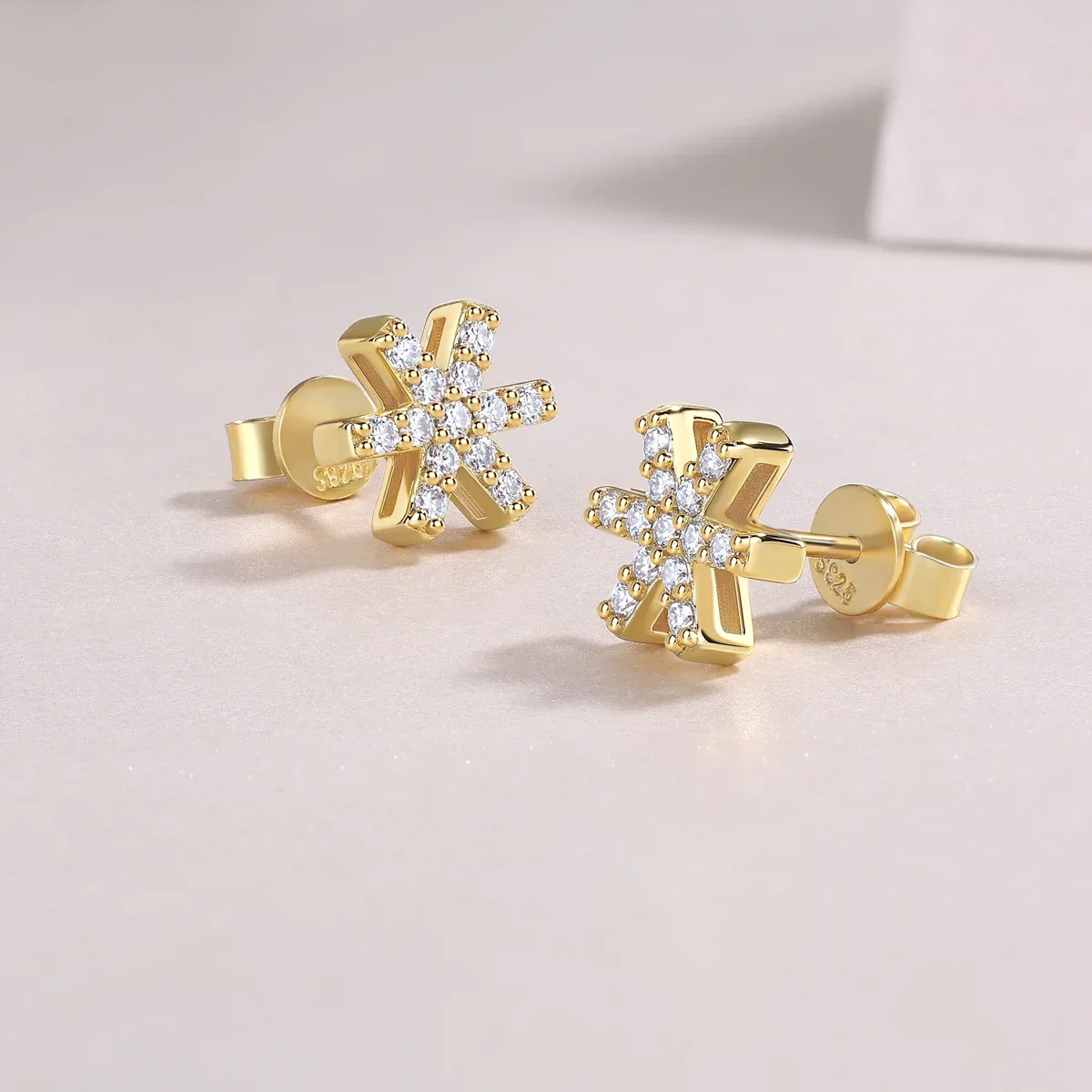 

Серьги-гвоздики «Снежинка» с позолотой 18K, из стерлингового серебра 925 пробы с сияющим муассанитом, элегантный дизайн — идеальный подарок на Рождество