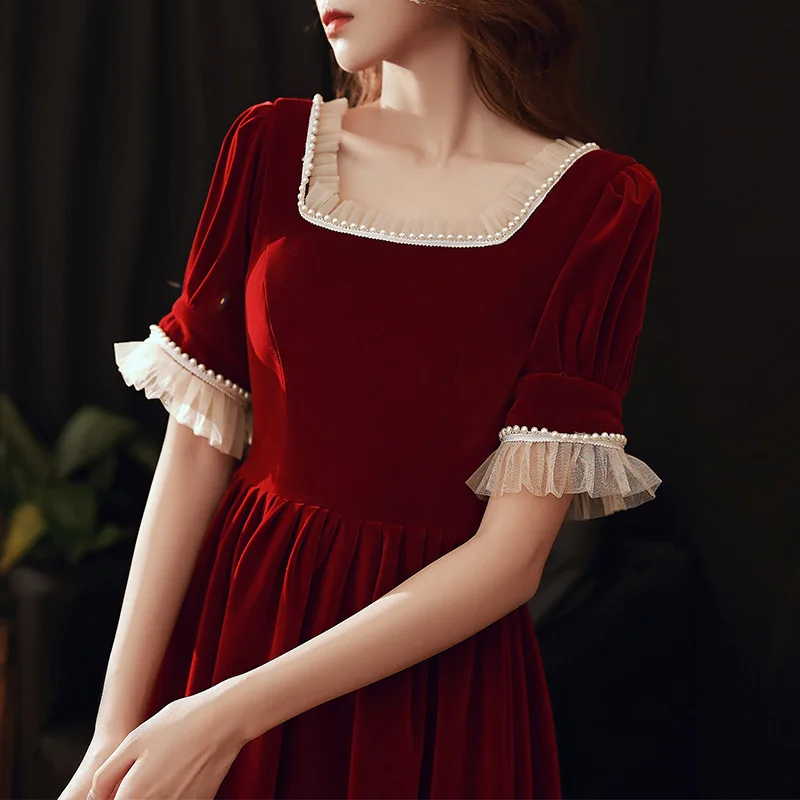 Abbigliamento da brindisi da sposa Vino Velluto rosso Temperamento Stile quotidiano Ritorno alla porta Abito da fidanzamento Spettacolo da donna