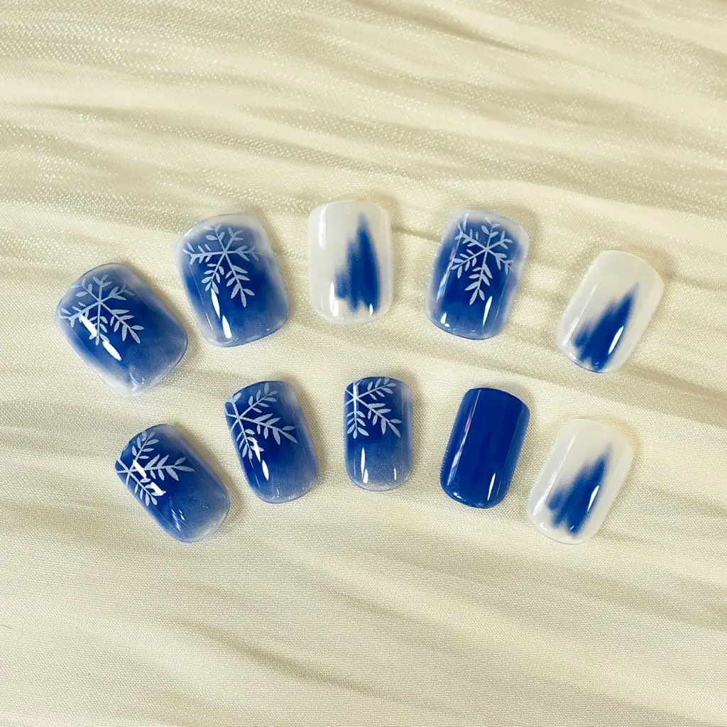 3D Christmas Press On Nails Short Squoval Blue Snowflake Nail Art Tips Salon Reusable Acrylic Nails Manicure Fake Nails