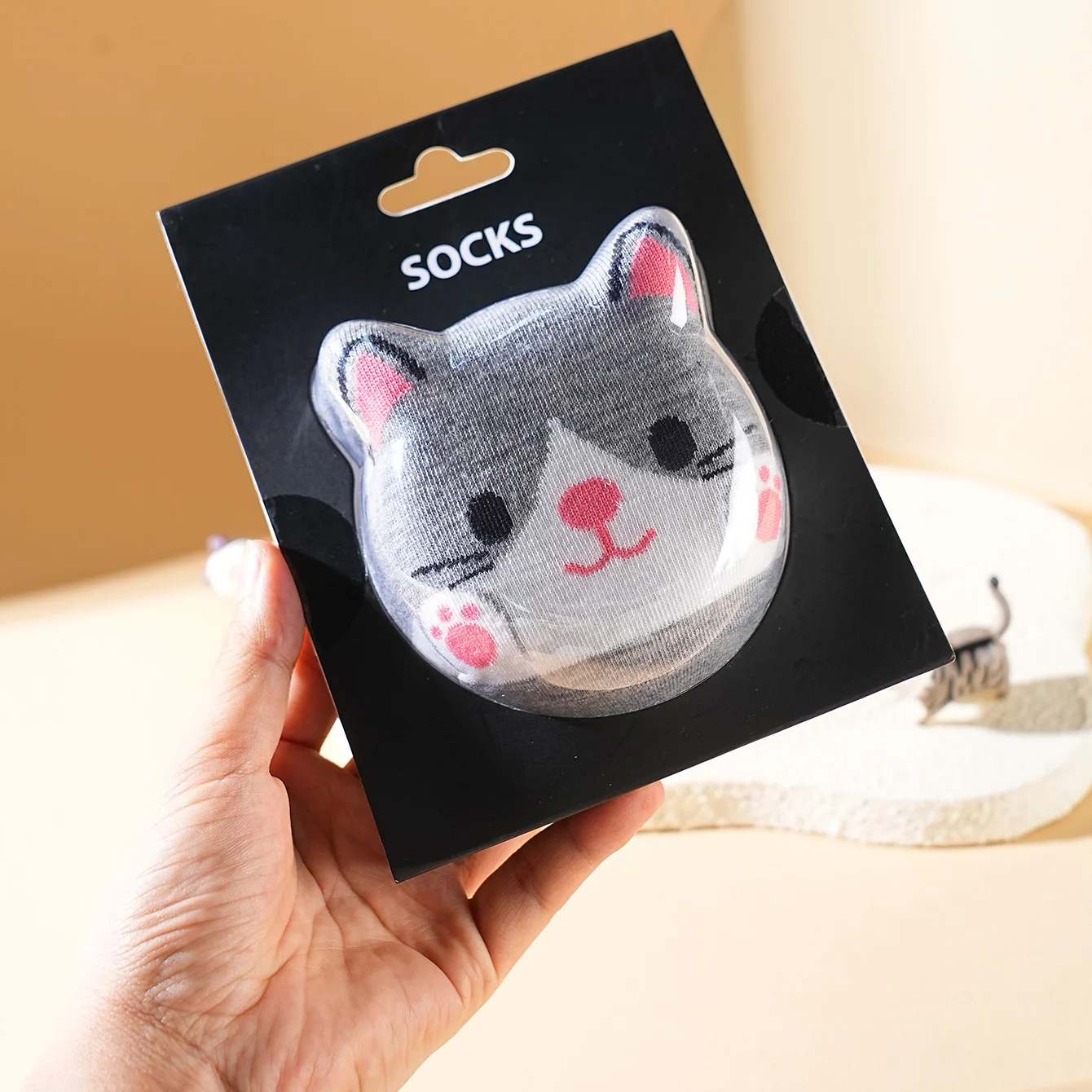 1 pair of unisex short socks with a novel and interesting animal cat design, gift box socks, creative socks, fashionable and trendy style, comfortable and breathable, suitable for parties, casual wear, Valentine's Day, Halloween, birthdays, Christmas, New Year, Thanksgiving, autumn and winter, all-season style, creative gift box