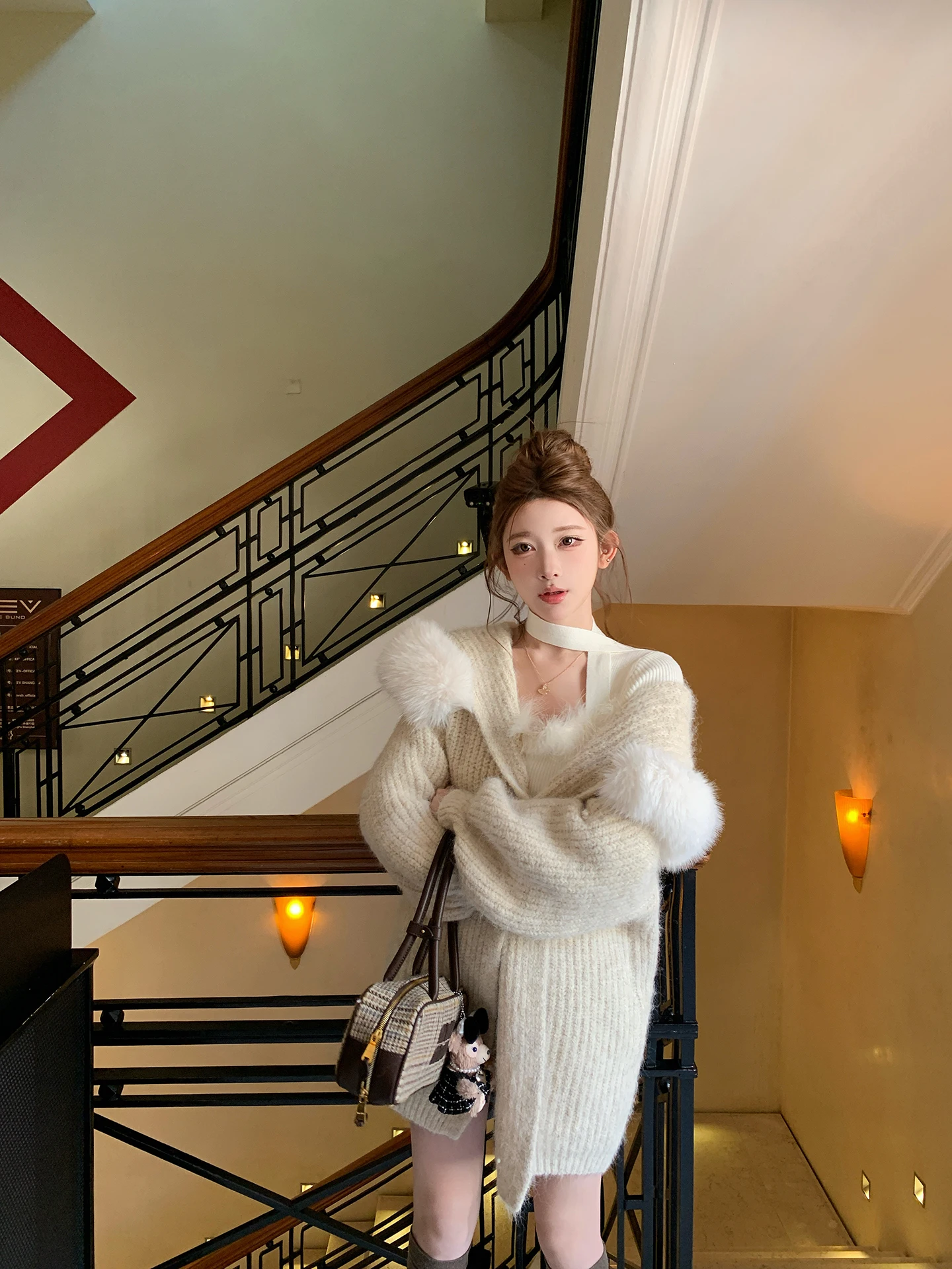 

Chen Daya Thiened Lazy Sle Hooded Knitted Sweater Cardigan Women's Autumn Winter Outerwear Fur Collar Casual Commute ...