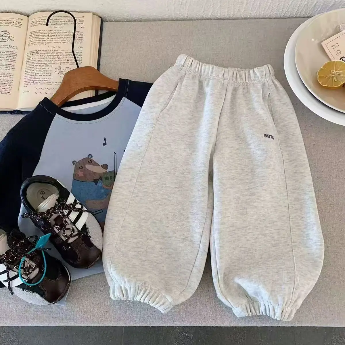 Baby- und Kinder-Freizeithosen 1-11 Jahre Frühling 2026 Teenager Mädchen Jungen Einfarbige Hosen Mädchen Lockere Outdoor-Jogginghosen Sporthosen – Detail 6