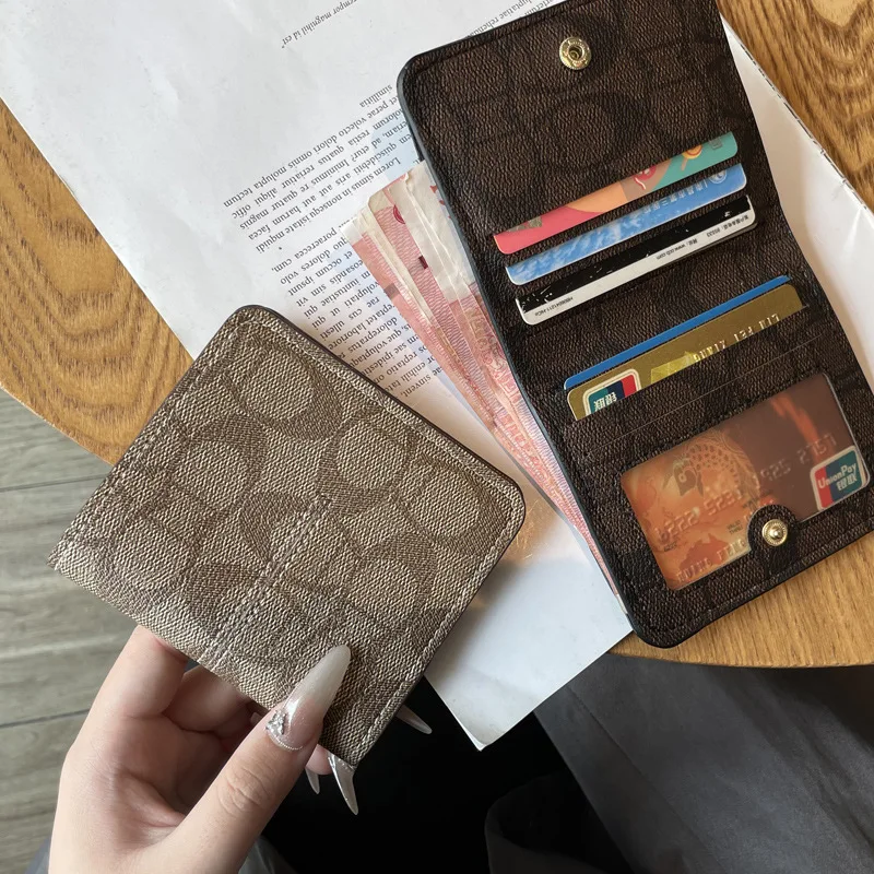 2026 Designer Embossed Men's Bifold Wallet Compact with Multi Card Slots and Coin Pocket