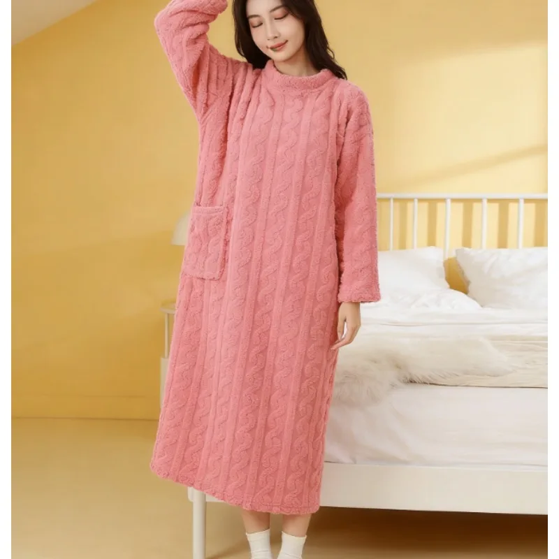 

Женский удлиненный халат из кораллового флиса, носимое одеяло, новинка зимы 2025, теплая домашняя одежда оверсайз с карманами, ночная рубашка