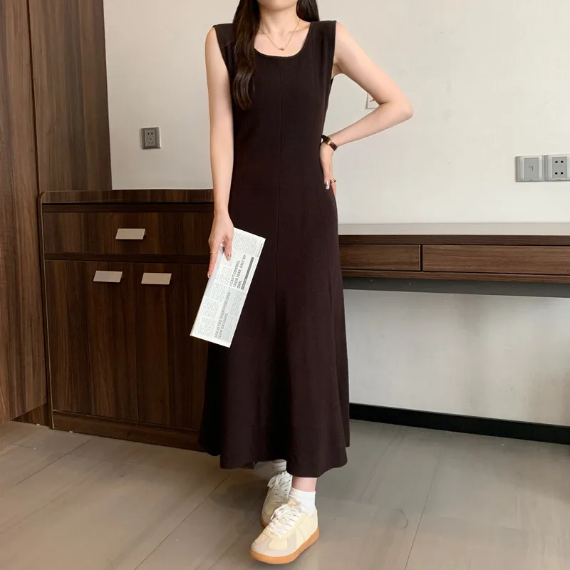 ชุดเดรสไหมพรมแขนกุดทรงเข้ารูป คอทรงโอ สไตล์วินเทจ สวยหรู ทันสมัย เหมาะสำหรับฤดูใบไม้ร่วง  ชุดราตรี  แฟชั่นไฮสตรีท  มีไซส์พลัส