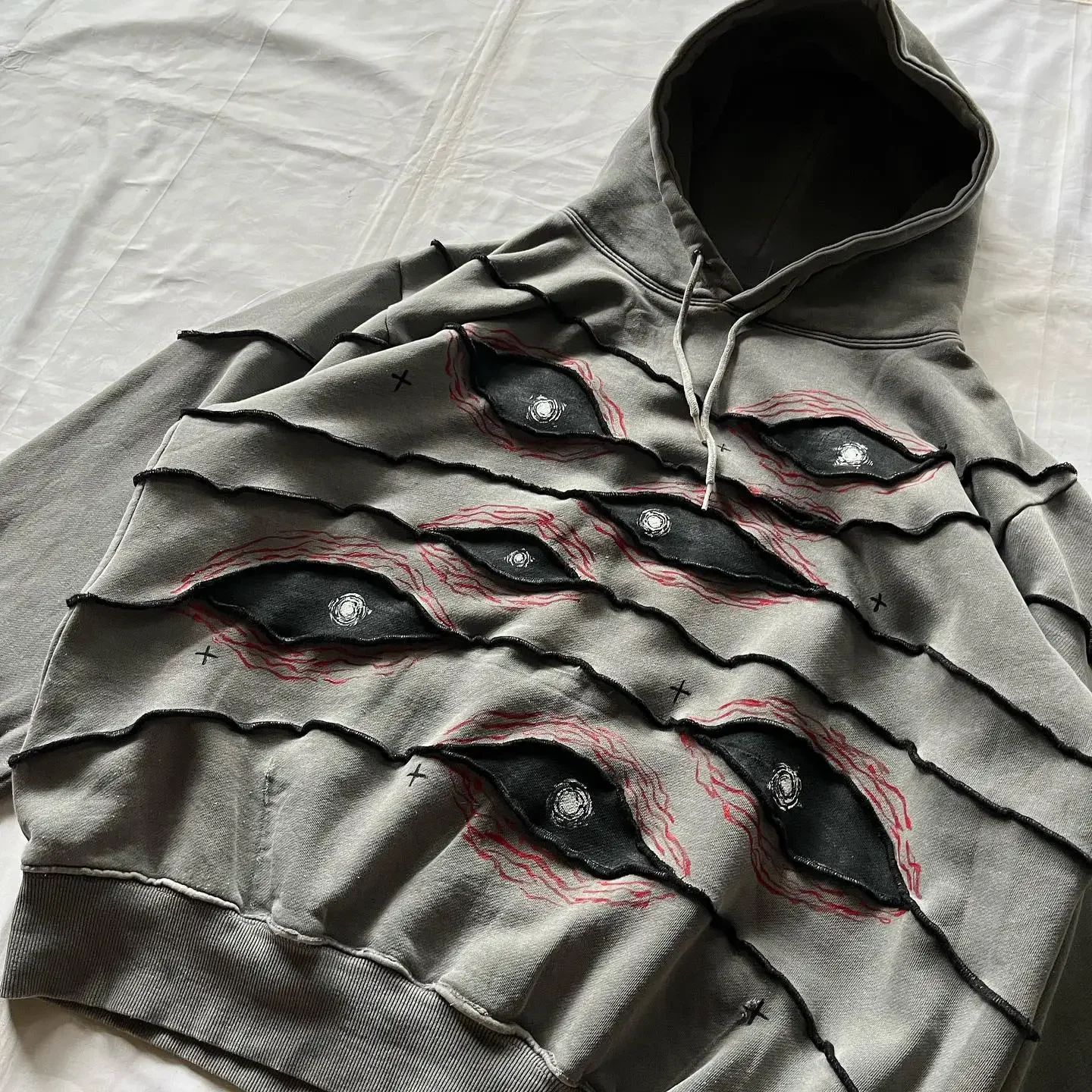 Streetwear Hoodie Y2K Hip Hop Retro Ripped Eyeball Patchwork Oversized Hoodie Sweatshirt Men Women Rock Pullover Hoodie Clothes