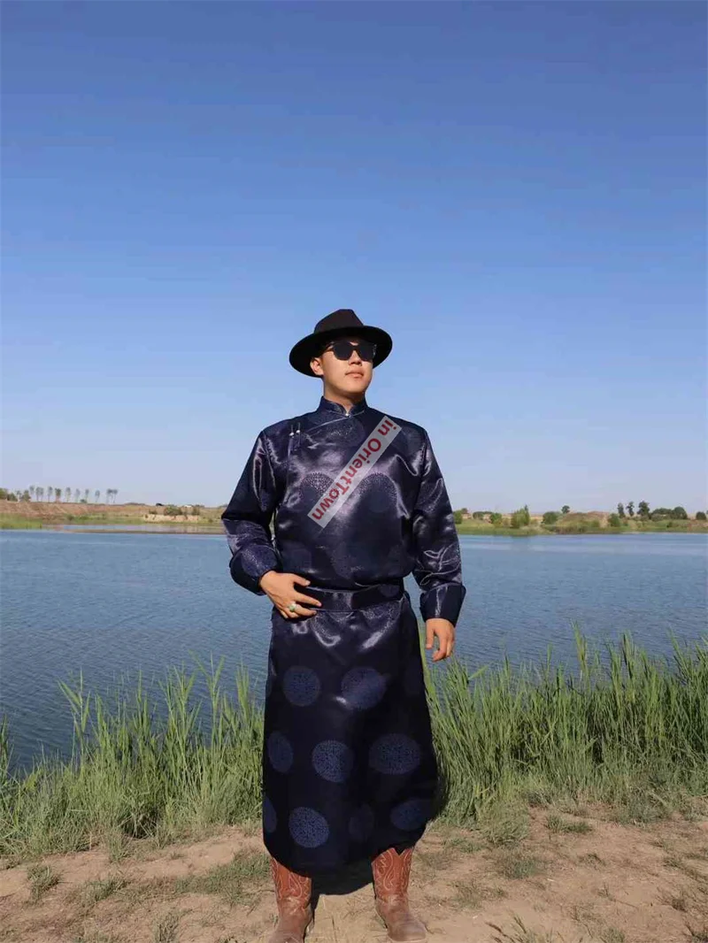 شرق آسيا العرقية زوجين نمط رداء طويل الأزهار بلون الساتان المناظر الطبيعية الخلابة بقعة الملابس عارضة اليومية التقليدية المنغولية ثوب #6