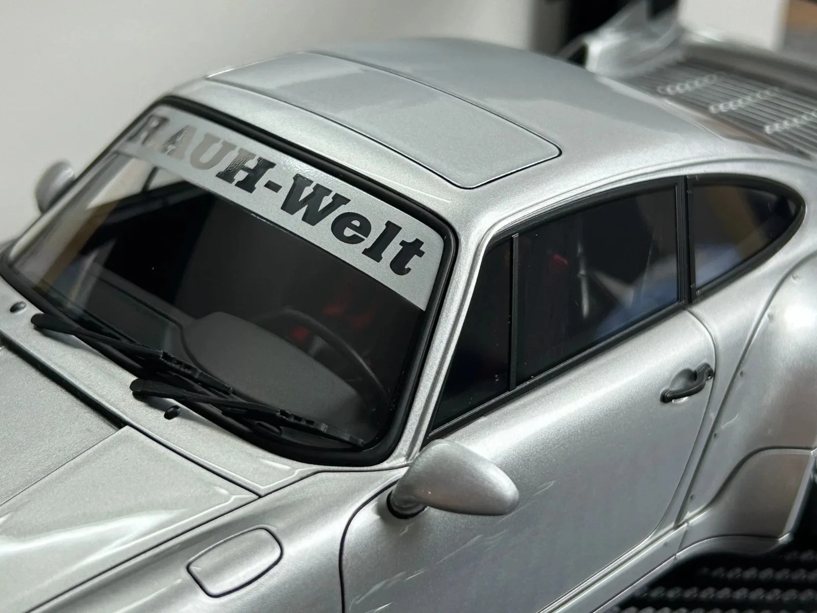 Modelo de ignição IG 1/18 911 RWB 964 prata com motor IG2467 modelo de resina