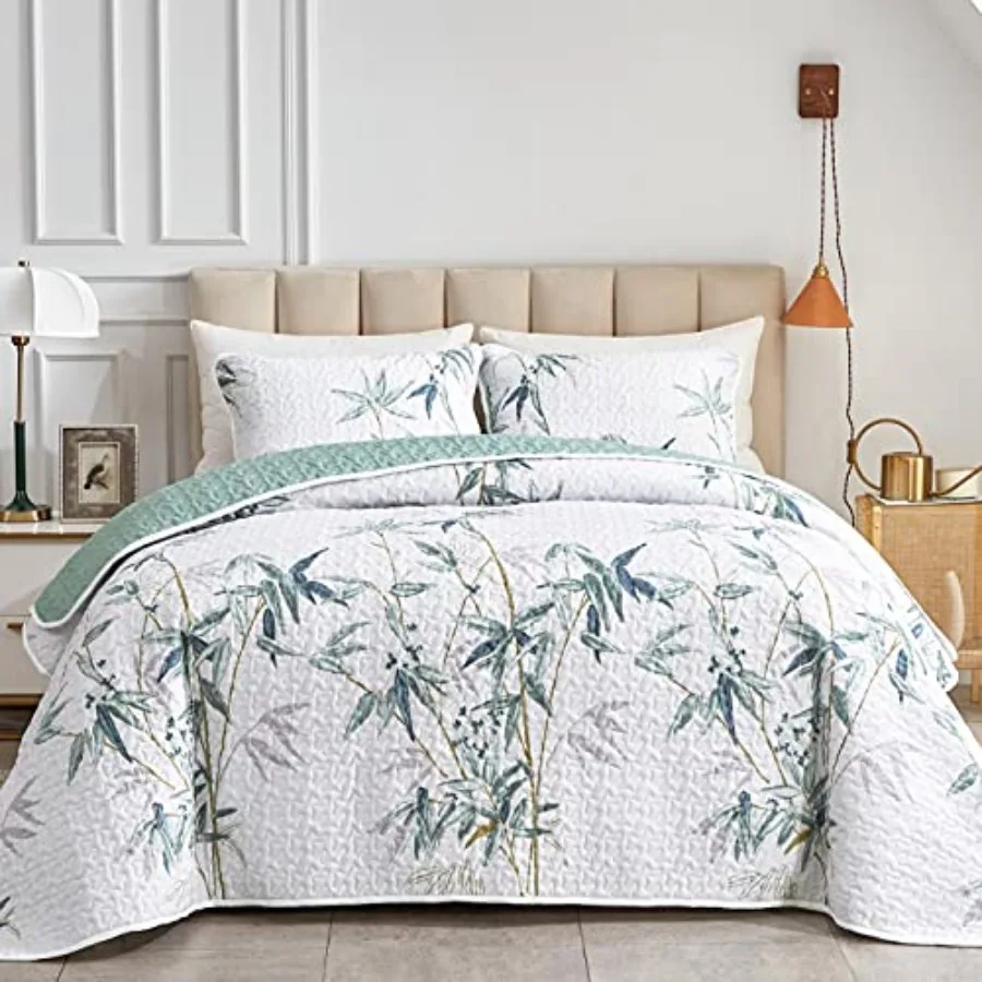 

Комплект постельного белья Botanical Quilt, 3 предмета, размер King Size, с принтом зеленых листьев на белом фоне, двустороннее покрывало, мягкая микрофибра, легкий вес.