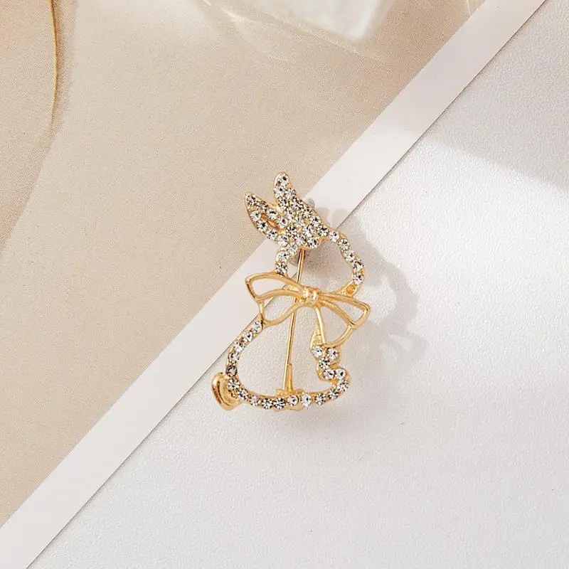 Creative Hollow Bow Rabbit Brooch Shiny Water Diamond Animal Pin 1Pc Cute Jewelry for Women Girls Clothing Bag Party Wear Decor