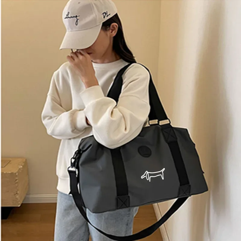 

2025 Korean New Golf Bag Fashion Waterproof Fitness Bag Women's Lightweight Golf Bag Large Capacity Shoulder Bag