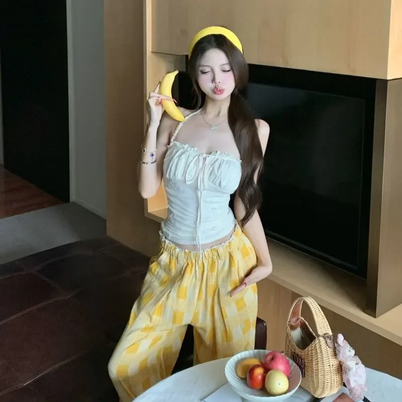 

Женский повседневный комплект из двух предметов: топ-халтер с завязками и широкие брюки в клетку с высокой талией, летний наряд