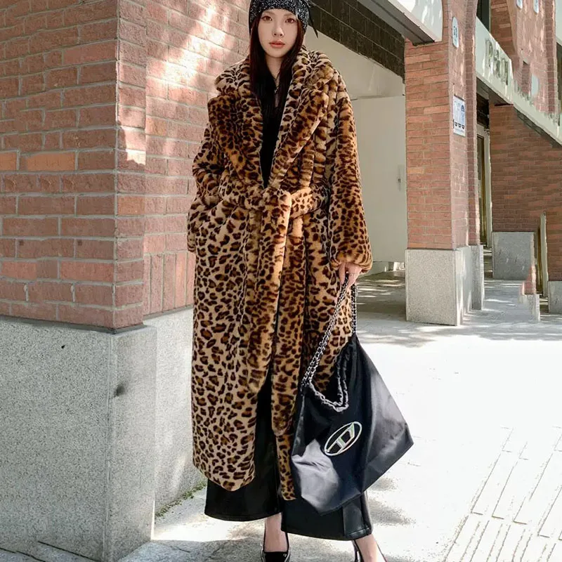 Leopard Winter Women For Coat 2025 Women Imitation Fox Fur Faux Fur New Coat Elegance Leisure Thick Warm Women JJ1132