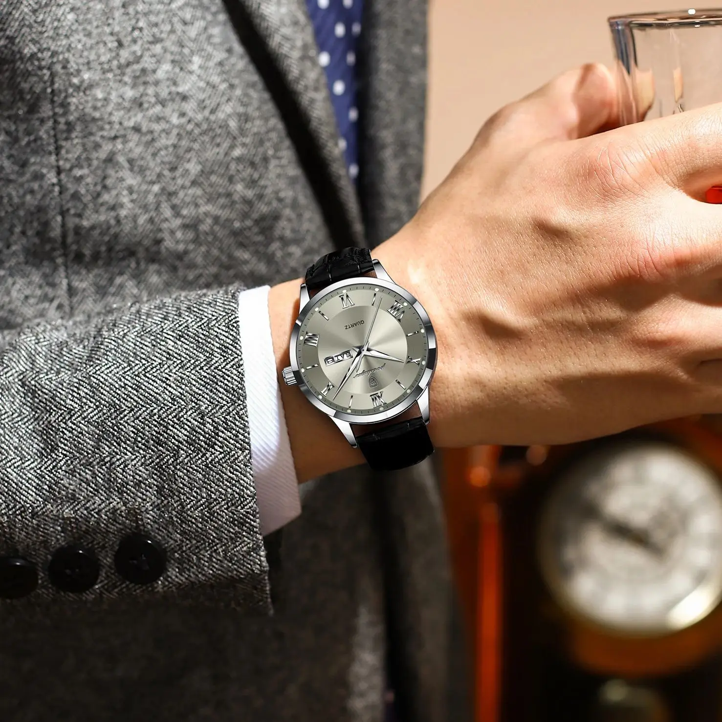 POEDAGAR Luxus Mode herren Quarzuhr Wasserdicht Leucht Datum Woche Mann Uhr Einfache Leder Business Uhren Für Männer Reloj