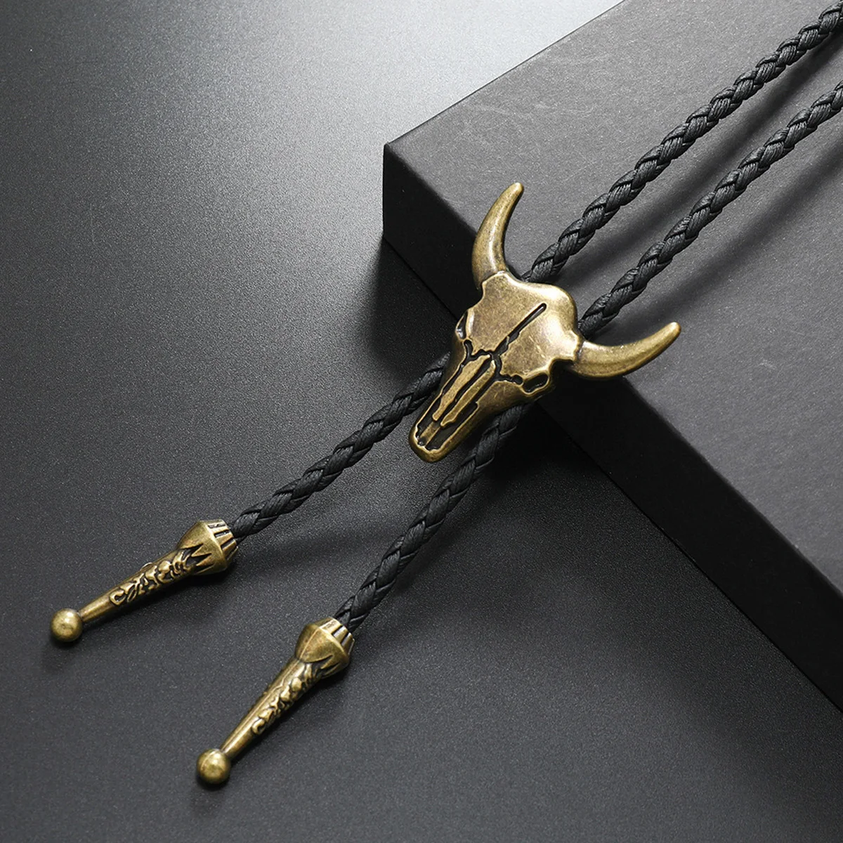 Sue Che Men's Retro Bolo Tie Fashion Accessory with Skull Cow Head Design Trendy Accessory