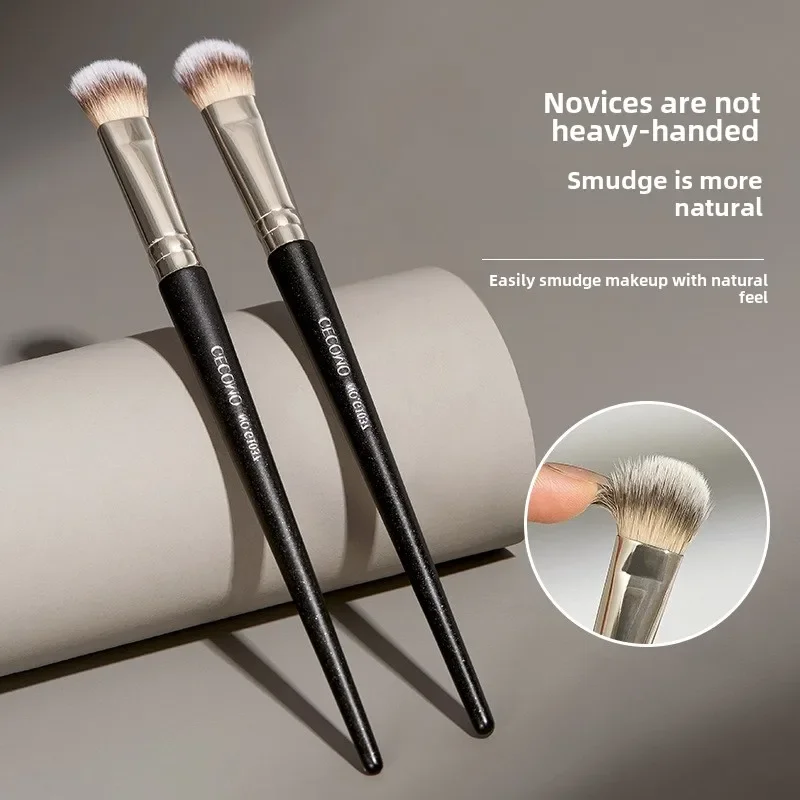 1pcs Concealer Brush With Wooden Handle Facial Concealer Cream Applicator Nose Contouring Makeup Brush Multi-use Makeup Tool