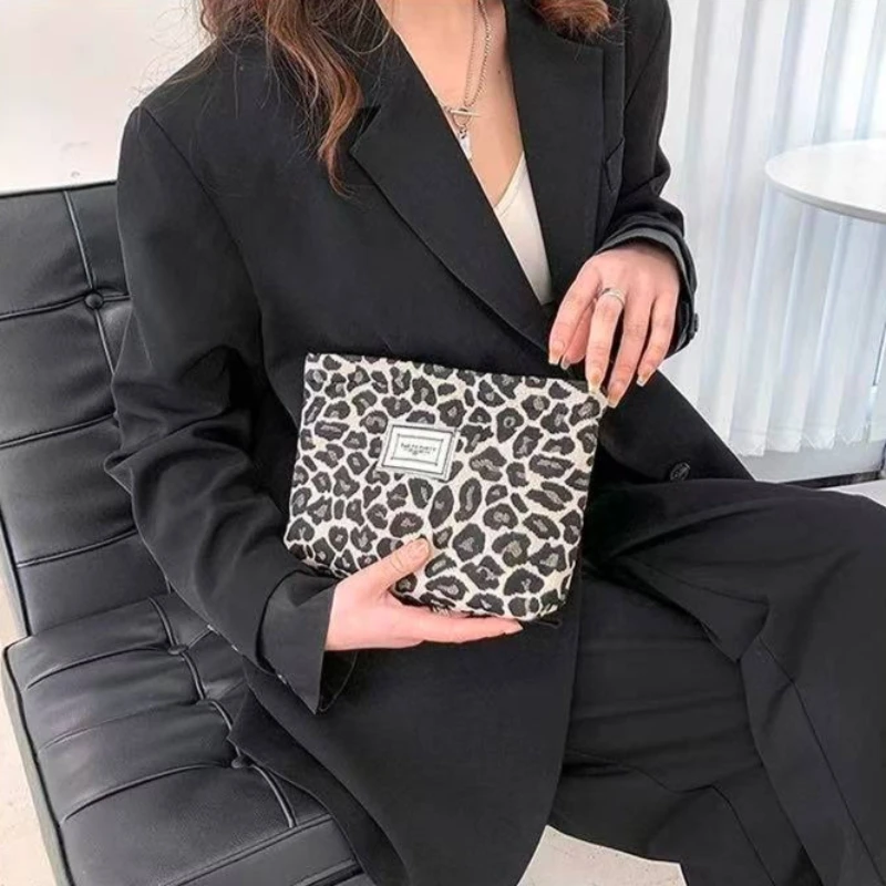 Fashion Leopard Print Cosmetic Organizer Portable Travel Toiletry Bag Makeup Bag Cosmetic Bag Makeup Case