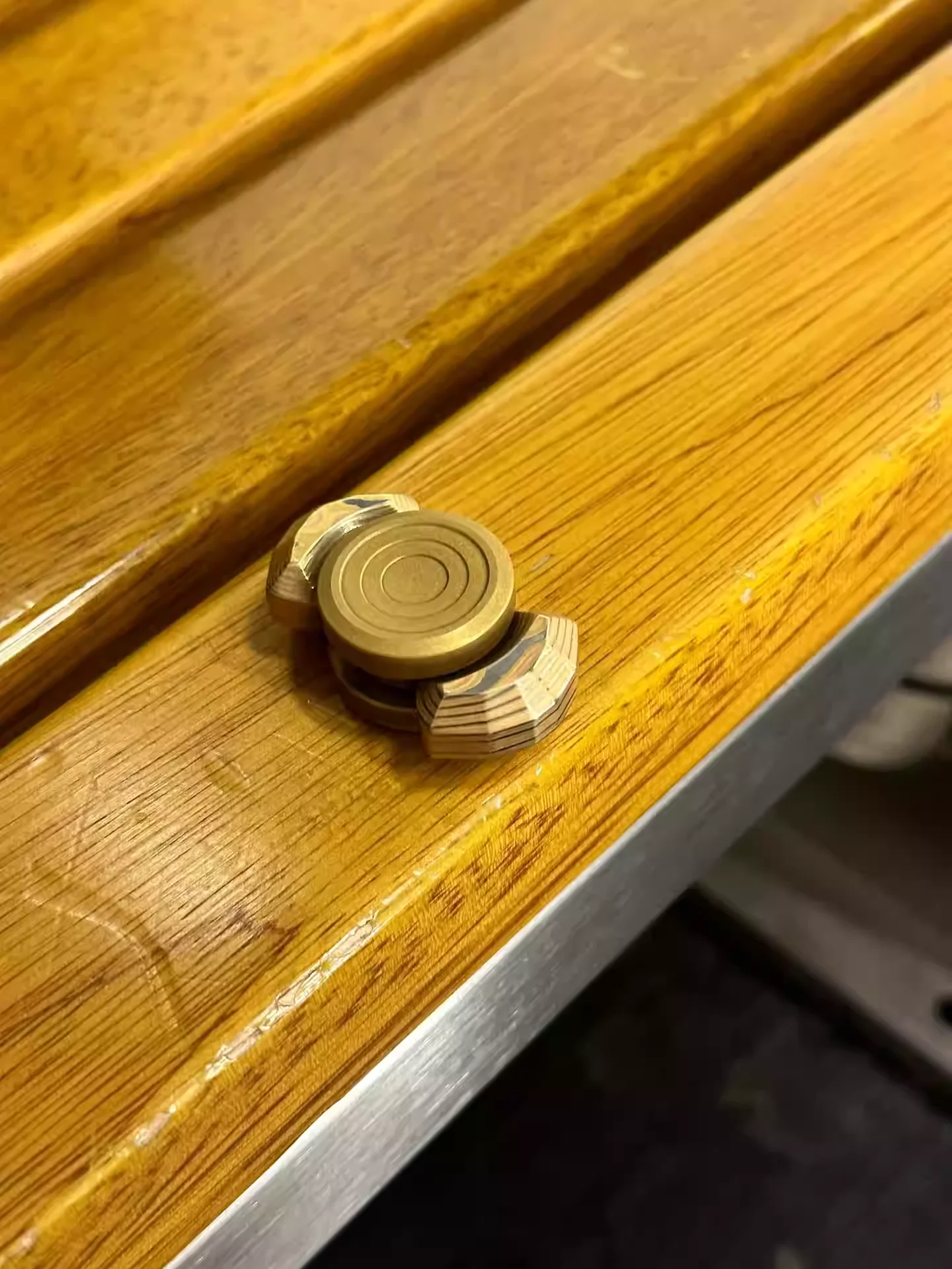 Copper horse tooth brass locking fingertip gyroscope EDC