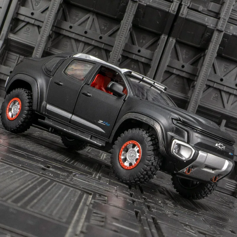 1:32 Chevrolet Colorado ZH2 modello di auto in lega diecast giocattolo in metallo veicoli fuoristrada modello di auto collezione di suoni e luci regali per bambini