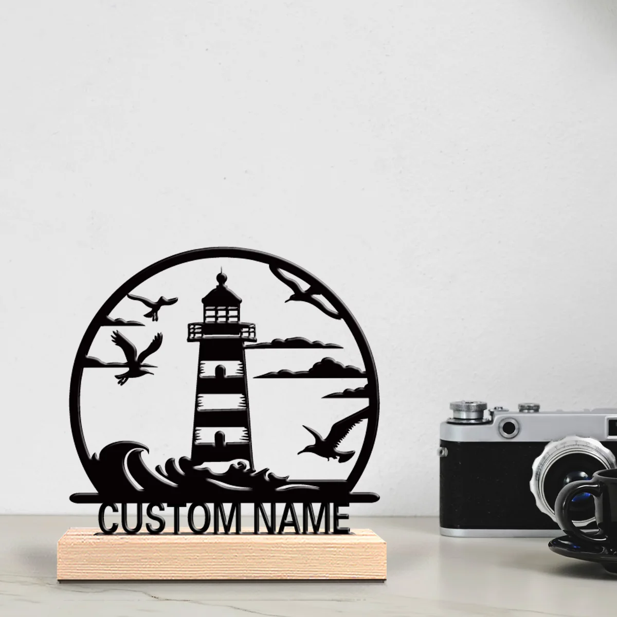 1 Stück modische, personalisierte, individuelle Leuchtturm-Metallstatuen, Metallkunst mit Holzsockel, ideal für Matrosen, Kartenliebhaber, Küstenwohndi