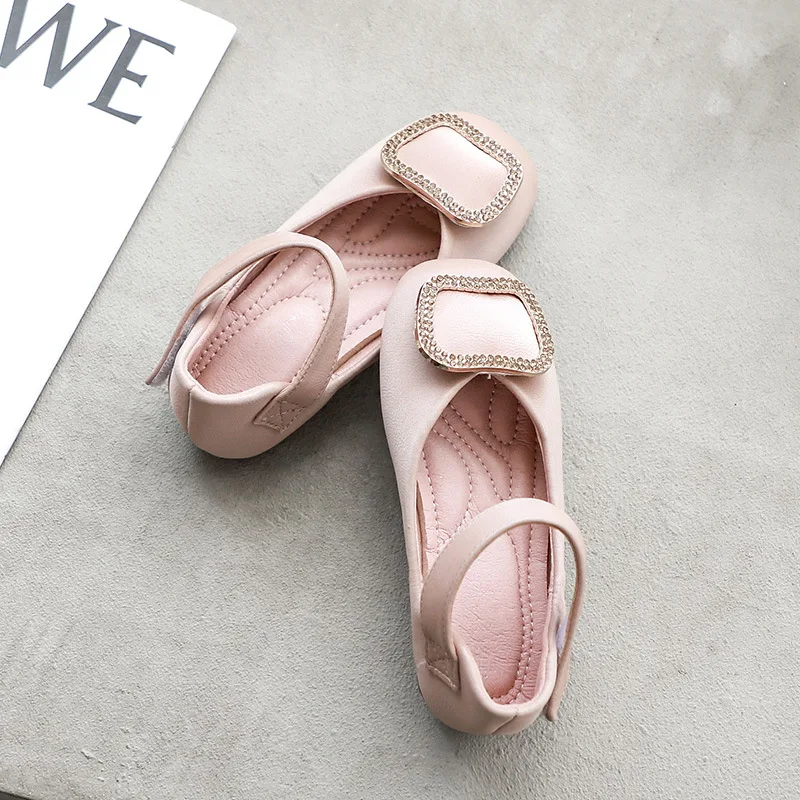 New style children\'s sandals girls\' pearl soft bottom thick heels children\'s shoes Korean fashion stage performance