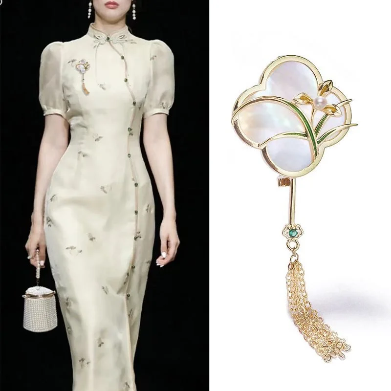 Vintage Chinese Cheongsam Pressed Lapel Pins Exquisite Fan Lockset Hollow Ball Pendant Brooch Hanfu Tassel Qipao Accessories