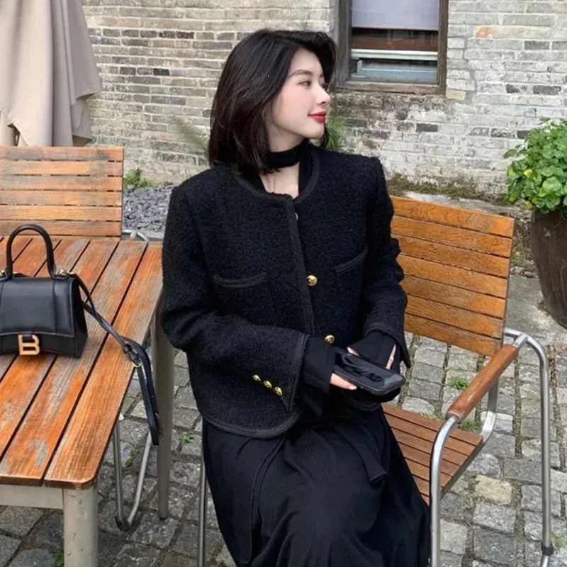 Versatile Long Sleeve Short Quilted Black Jacket Elegant Style Single Button Women's Fashion Outerwear for All Seasons