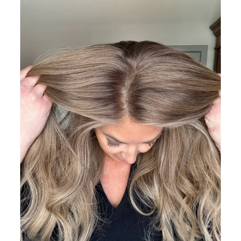 

Ombre Blonde Коричневые полоски Многослойный синтетический парик фронта шнурка Темный корень Длинные свободные волнистые 20-дюймовые синтетические парики для женщин