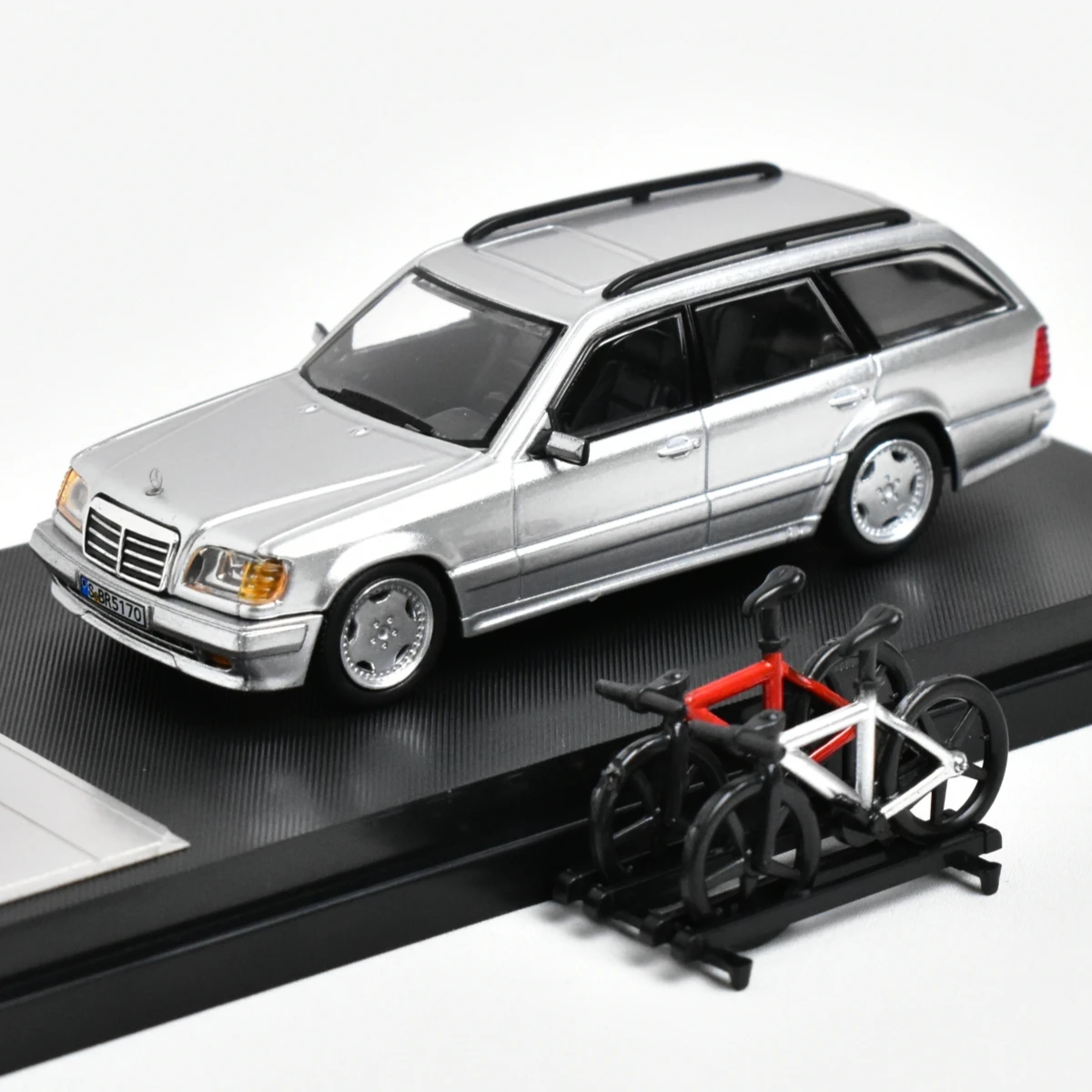 Mortal 1:64  S124 E300 Diecast Model Car