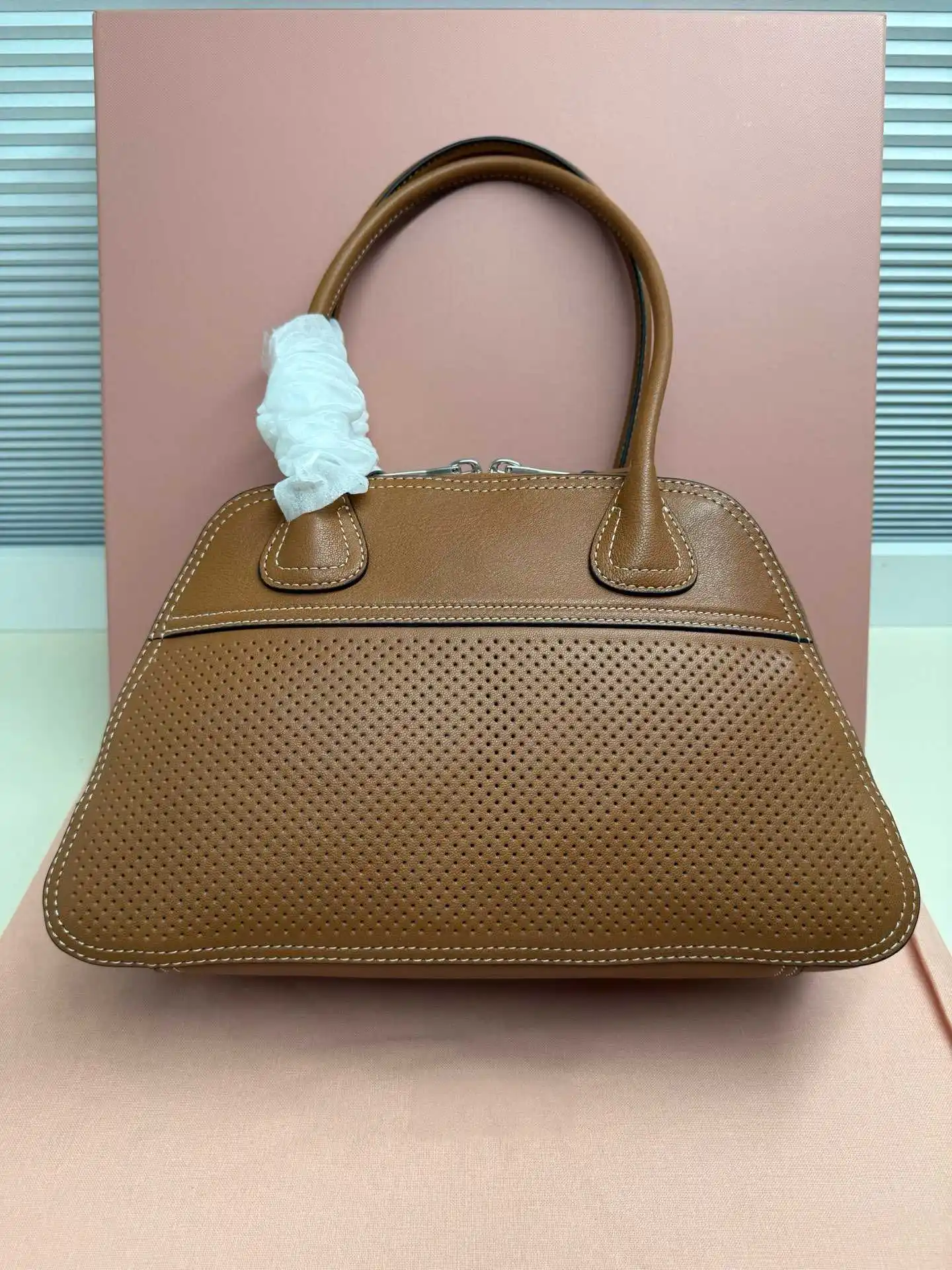 Vintage Large Leather Bowling Bag for Women Handheld Or Shoulder Tote Stylish Versatile Women's Handbag for Daily Wear